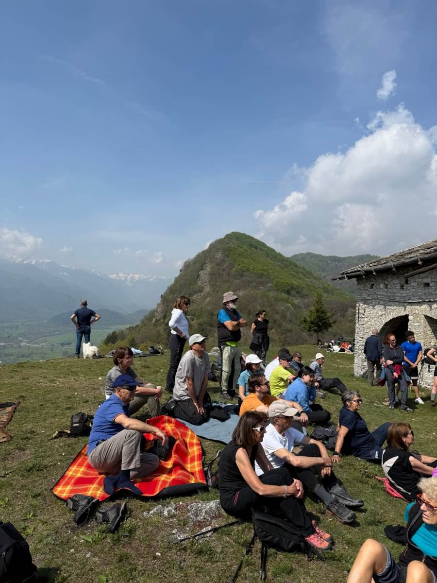 Gallery: la-cura-nello-sguardo-e-cattedre-della-salute-una-domenica-tra-cammino-e-consapevolezza-a-moiola - 76